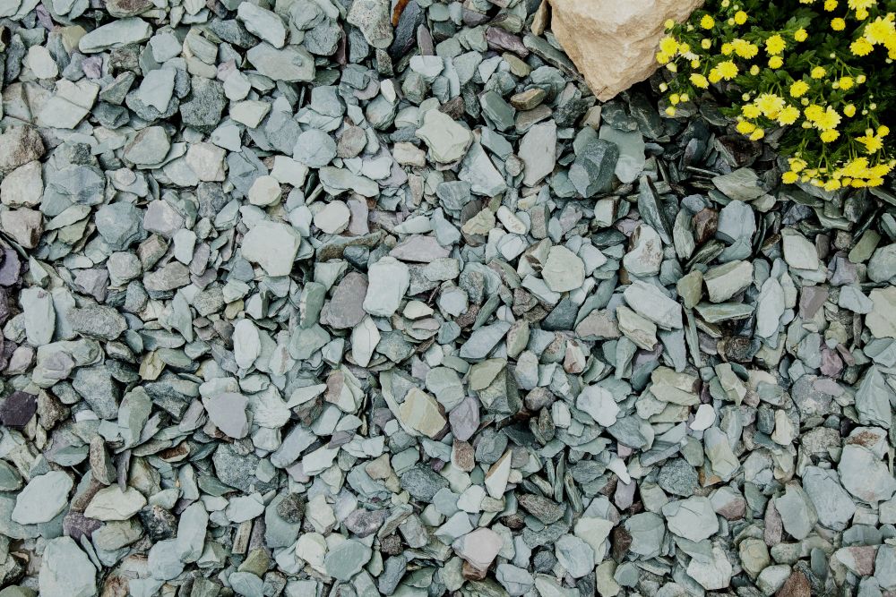Green Slate Chippings for garden and landscape uses and ideas